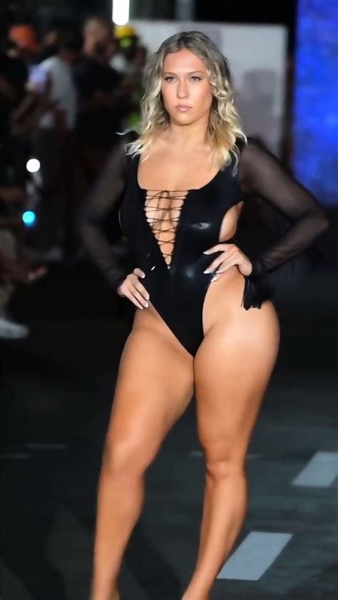 BLONDE SUPER GODDESS