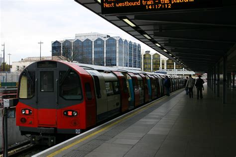 Jubilee Line Train At Stratford Station 1303020 Flickr