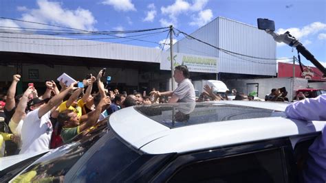 Em 2º dia no RN Bolsonaro visita Ceasa e Alecrim e é homenageado em