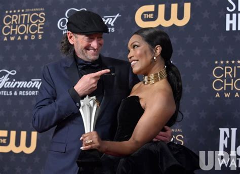 Photo Troy Kotsur And Angela Bassett Win Best Supporting Actress Award