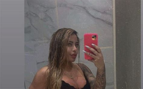 Bronzeada Rafaella Santos Capricha No Decote E Exibe Marquinha De