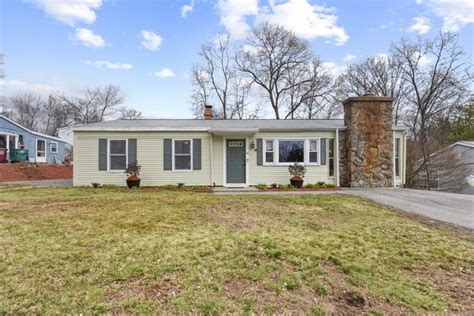 95 Laurie Ln Lowell Ma 01854 ®
