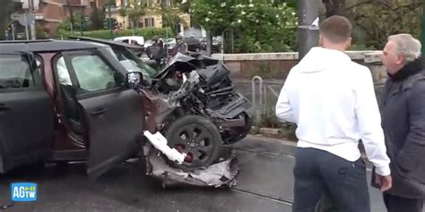 Ciro Immobile Incidente Dauto A Roma Con Un Tram Video