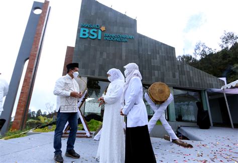 Resmikan Masjid Di Bromo Bsi Dukung Pemulihan Pariwisata Penguatan