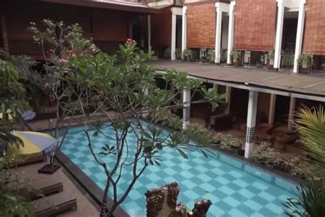 Nikmati Keindahan Pantai Teluk Asmara Dengan Bermalam Di Mirabell Hotel