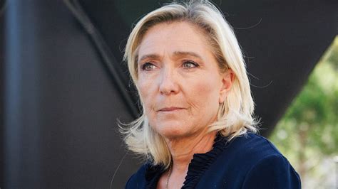 Assistants Parlementaires Du Fn Marine Le Pen Et 26 Autres Personnes Renvoyées En Correctionnelle