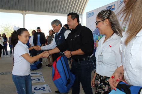 Entregan SEyD y Fondo Unido mochilas y útiles escolares a mil