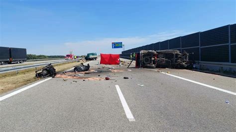 Śmiertelny wypadek koło Dębicy Nie żyją dwie osoby Autostrada A4 już