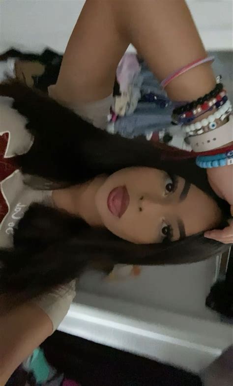 Pin By Sonali On Insta Pose Ideas Poses Cute Latina Pretty Latinas