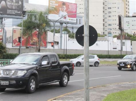 Controladores J Come Aram A Multar Motoristas Por Infra Es Em Tr S