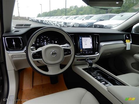 Blond Interior 2019 Volvo S60 T6 AWD Momentum Photo #133714071 ...