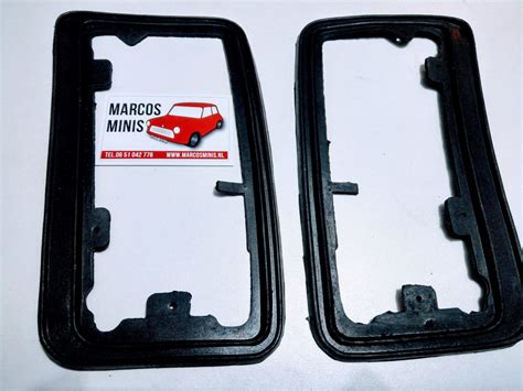 Rubberset Tussen Achterlichten En Body Vanaf Mk3 Classic Mini Classic
