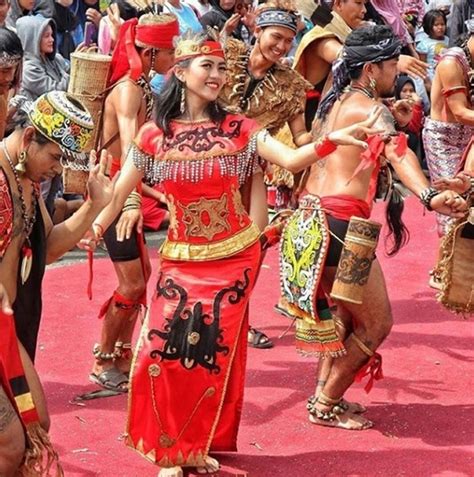 Baju Dayak Kalimantan Barat Ujian