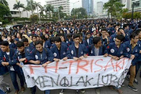 Tragedi Trisakti 12 Mei 1998 Demonstrasi Yang Gugurkan 4 Mahasiswa