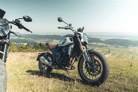 Retro Vergleich Cfmoto Cl X Vs Ducati Scrambler Icon Vs