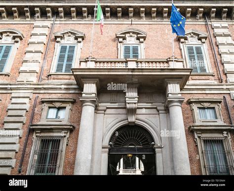 Viajar A Italia Fachada De Palazzo Brera La Casa De La Pinacoteca Di