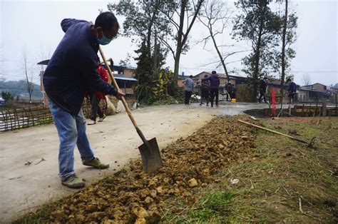 梁平：聚奎镇村民自发捐款修复道路 上游新闻 汇聚向上的力量