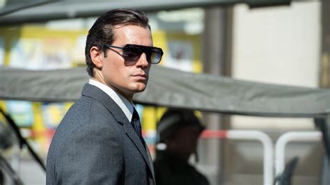 O filmaço de ação Henry Cavill que você precisa dar uma chance