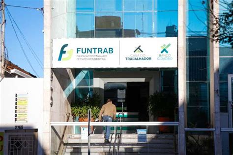 Funtrab Oferece Vagas Para Pedreiro Recepcionista Azulejista E