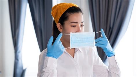 Premium Photo Attractive Asian Waitress Wear Face Mask To Protection