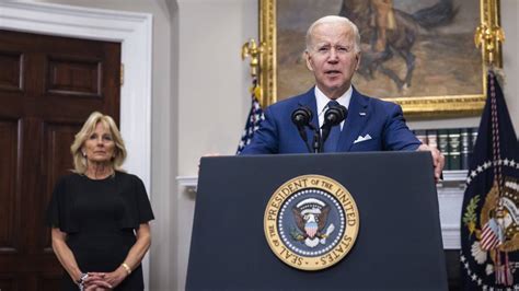 Biden fordert nach Amoklauf an US Grundschule schärfere Waffengesetze