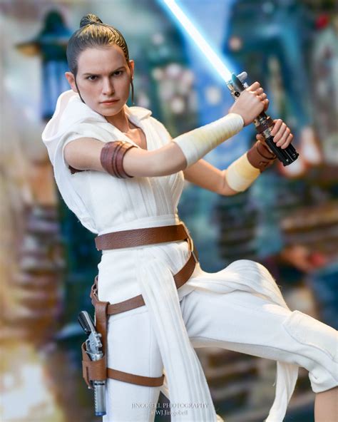 Official Review Hot Toys Rey D