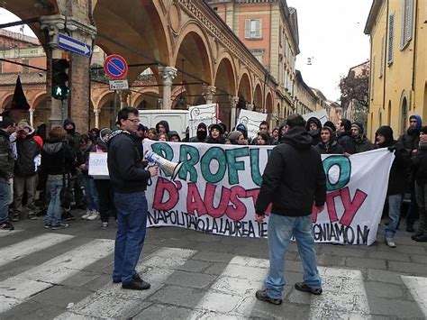 Bologna Le Contestazioni A Napolitano La Repubblica