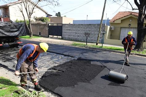 CONTINÚAN LAS OBRAS DE BACHEO EN EL DISTRITO Esteban Echeverría