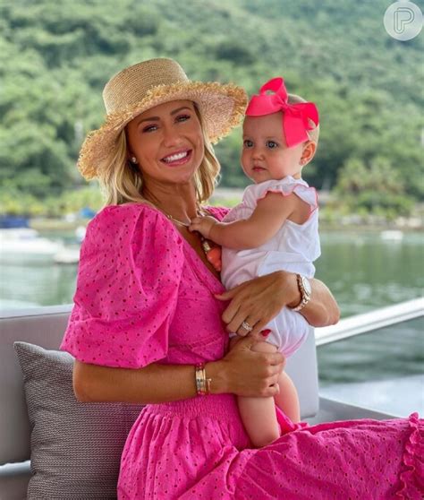 Foto Filha de Ana Paula Siebert mergulha aos 9 meses e encanta a mãe