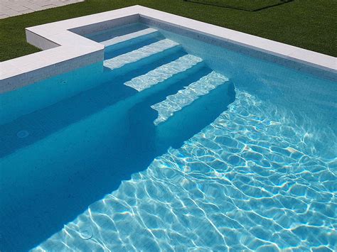 Cómo elegir el color del gresite para tu piscina Lightker