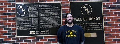 Former Iowa offensive lineman Robert Gallery named to 2023 class of ...