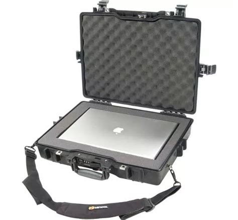 Кейс для ноутбука Pelican 1495 Protector Laptop Case с поропластом черный 1495 000 110e купить