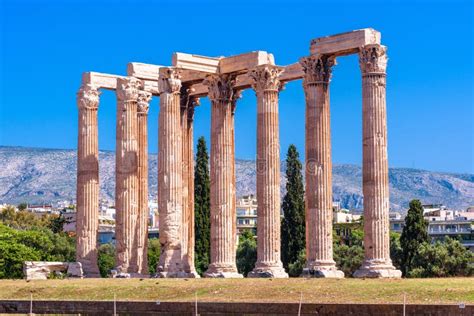 Templo De Zeus Majestuosas Ruinas Griegas Antiguas En Atenas Grecia