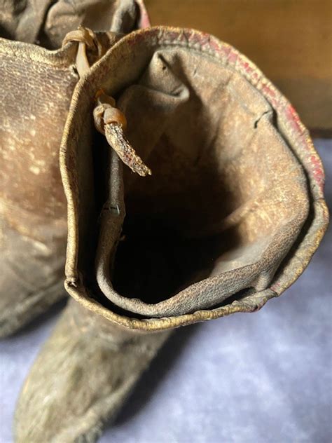 Proantic Rares Bottes Anciennes En Peau De Phoque Inuit E Si Cle