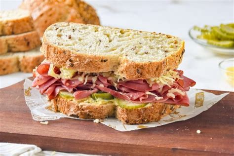 C Mo Hacer Un Delicioso Sandwich De Pastrami En Casa