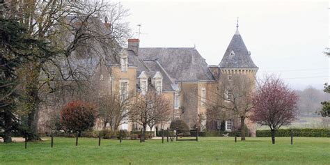 Le terme de château permet d affilier François Fillon au système