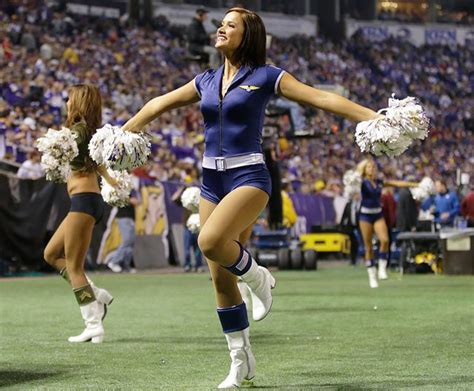 Minnesota Vikings Cheerleader Vikings Cheerleaders Cheerleading Nfl Cheerleaders