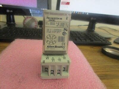 Allen Bradley Cat 700 HA32Z24 99 Relais Séries B W 700 HN100 Base