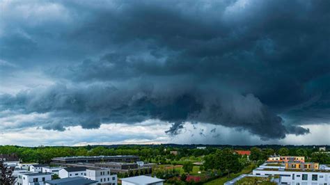 Aus Dem Nichts Gewitter In Bayern Dwd Warnt Vor Starkregen Und