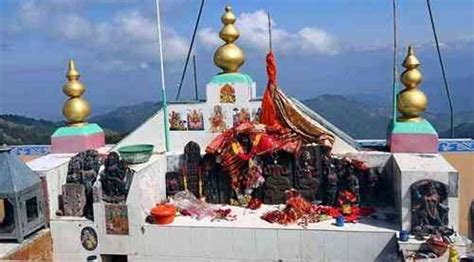 Shikari Devi Mandir “शिकारी देवी” एक अनोखा मंदिर जहां न टिक पाती है छत न ऊपर से उड़ते पक्षी