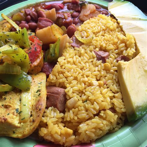 Arroz Blanco Con Habichuelas Y Pollo Frito