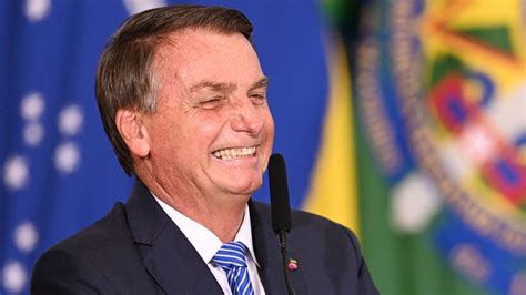 Bolsonaro Se Irrita Ao Ser Questionado Sobre Rachadinha E Abandona