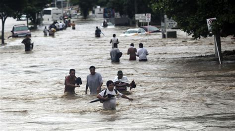 Massive Mexico Storm Flooding At Least 42 Dead 40 000 Stranded — Rt