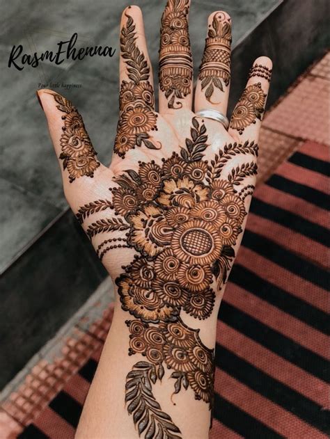 Most Beautiful Stylish Dubai Front Hand Mehndi Designs Collections