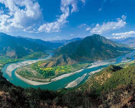 First Bend Of The Yangtze River