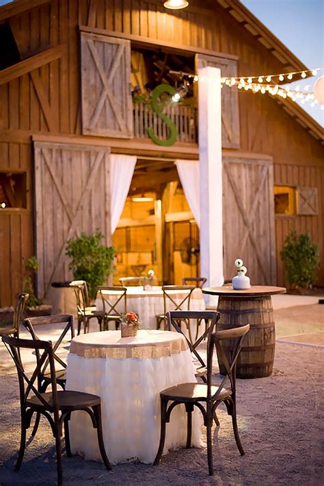 25 Sweet And Romantic Rustic Barn Wedding Decoration Ideas