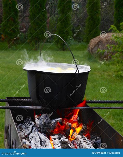 Cast Iron Cauldron Over An Open Fire Stock Image Image Of Bonfire