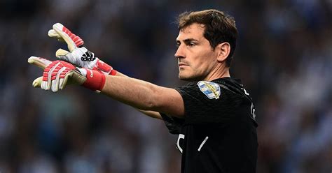 Iker Casillas Portero Espa Ol Se Retira Del Futbol Con A Os