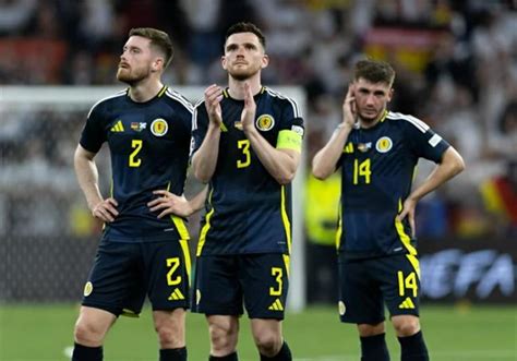 Roy Keane Chỉ Trích Dữ Dội Andy Robertson Của Scotland