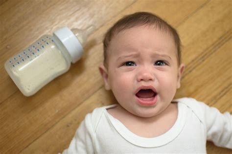 Mulai Dari Ruam Hingga Bengkak Ini Tanda Bayi Alergi Susu Sapi